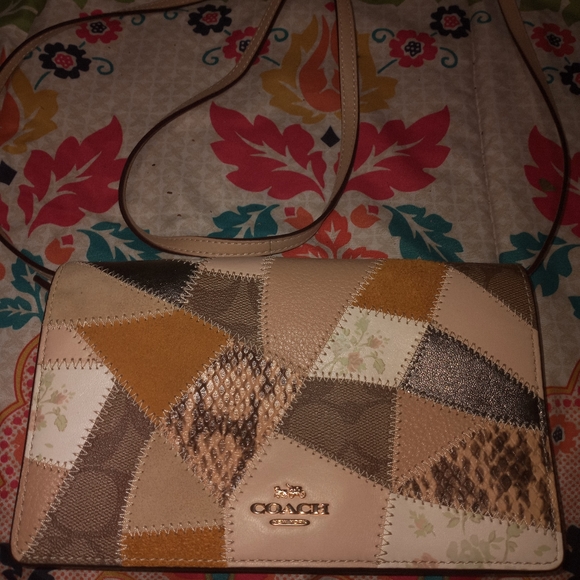 2 Coach Purses. 1 Medium Purse, & A Small Purse - Picture 6 of 7